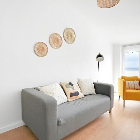 Sunny 2 Bedroom Apartment In Almada - Balconies With River View Eksteriør billede