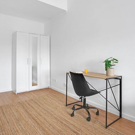 Sunny 2 Bedroom Apartment In Almada - Balconies With River View Eksteriør billede