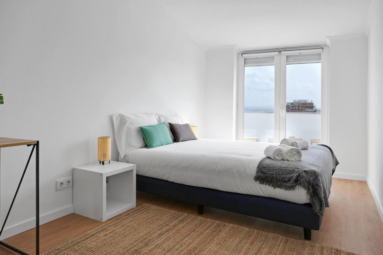 Sunny 2 Bedroom Apartment In Almada - Balconies With River View Eksteriør billede