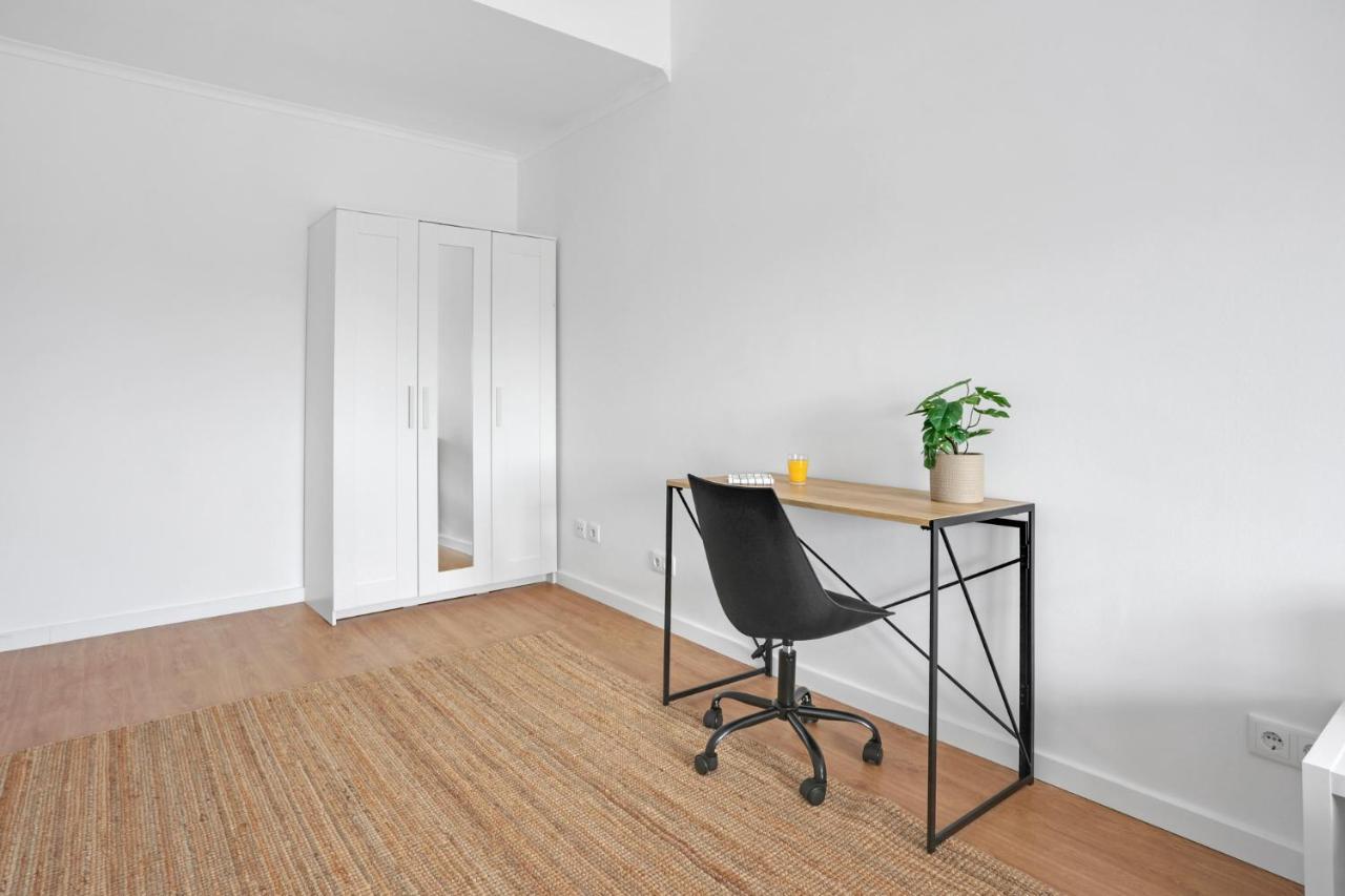 Sunny 2 Bedroom Apartment In Almada - Balconies With River View Eksteriør billede